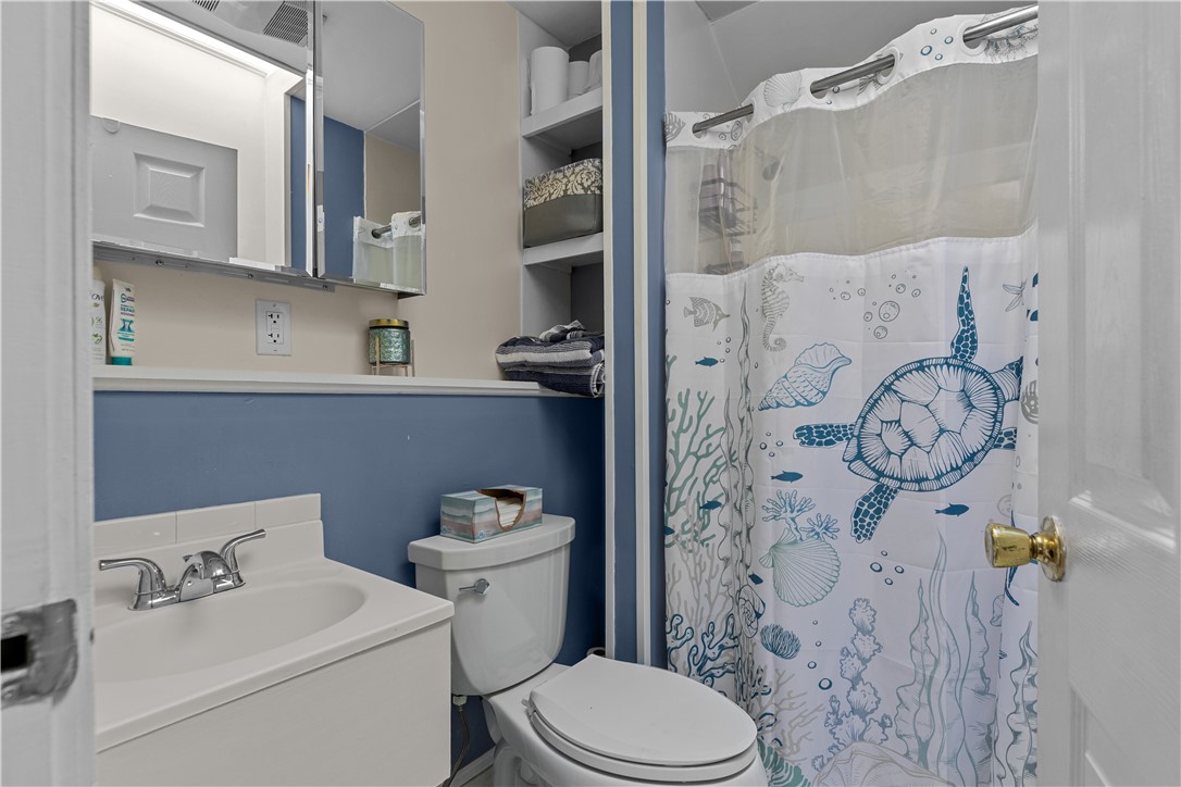 Newport, Rhode Island 02840, United States, 6 Bedrooms Bedrooms, ,3 BathroomsBathrooms,Residential,Pending,15661