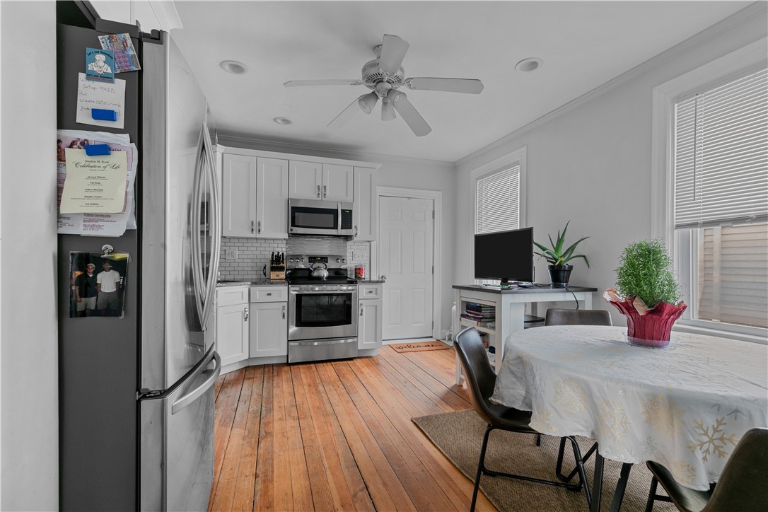 Newport, Rhode Island 02840, United States, 6 Bedrooms Bedrooms, ,3 BathroomsBathrooms,Residential,Pending,15661