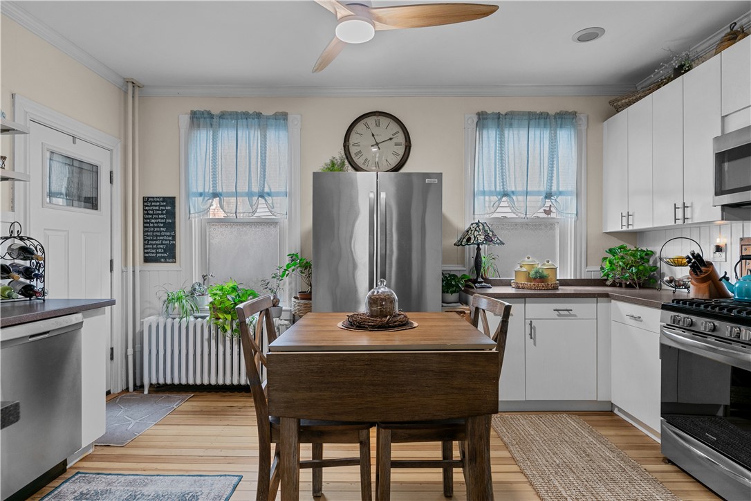 Newport, Rhode Island 02840, United States, 6 Bedrooms Bedrooms, ,3 BathroomsBathrooms,Residential,Pending,15661