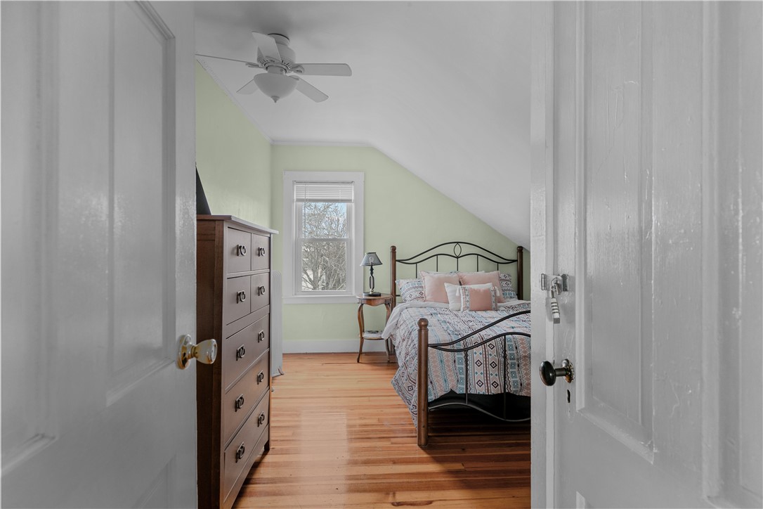 Newport, Rhode Island 02840, United States, 6 Bedrooms Bedrooms, ,3 BathroomsBathrooms,Residential,Pending,15661