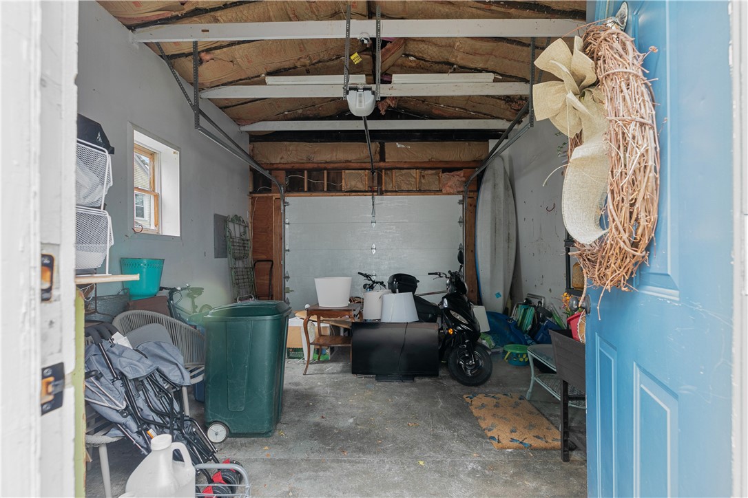 Newport, Rhode Island 02840, United States, 6 Bedrooms Bedrooms, ,3 BathroomsBathrooms,Residential,Pending,15661