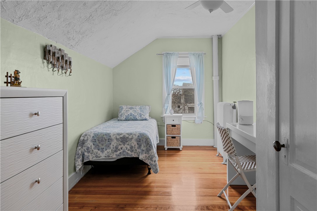 Newport, Rhode Island 02840, United States, 6 Bedrooms Bedrooms, ,3 BathroomsBathrooms,Residential,Pending,15661