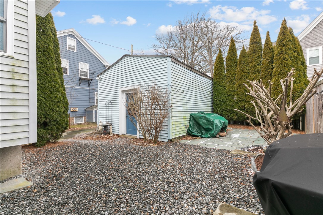 Newport, Rhode Island 02840, United States, 6 Bedrooms Bedrooms, ,3 BathroomsBathrooms,Residential,Pending,15661