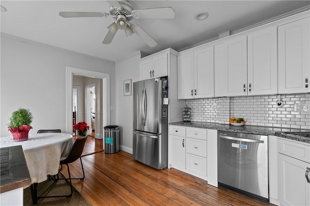 Newport, Rhode Island 02840, United States, 6 Bedrooms Bedrooms, ,3 BathroomsBathrooms,Residential,Pending,15661