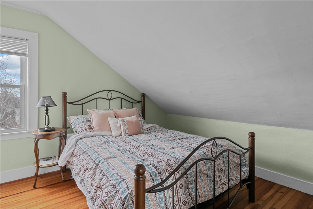 Newport, Rhode Island 02840, United States, 6 Bedrooms Bedrooms, ,3 BathroomsBathrooms,Residential,Pending,15661