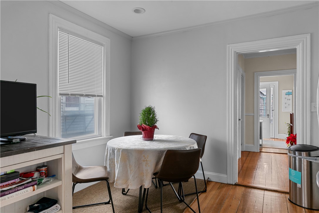 Newport, Rhode Island 02840, United States, 6 Bedrooms Bedrooms, ,3 BathroomsBathrooms,Residential,Pending,15661