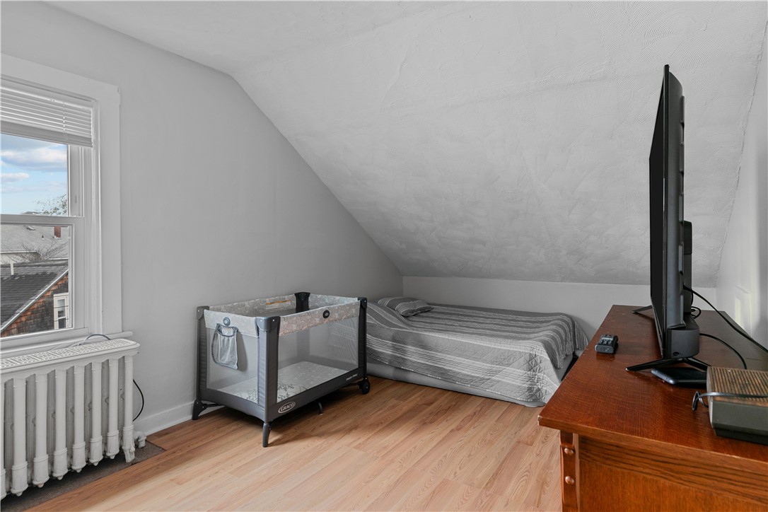 Newport, Rhode Island 02840, United States, 6 Bedrooms Bedrooms, ,3 BathroomsBathrooms,Residential,Pending,15661