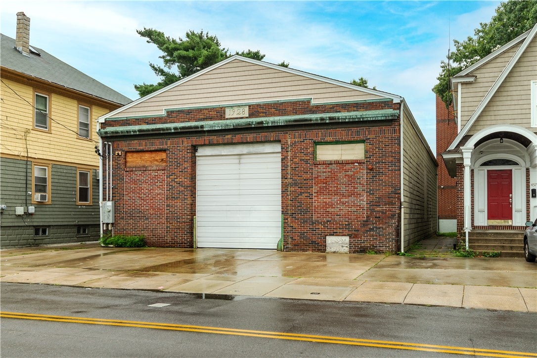 457 Douglas Avenue 461