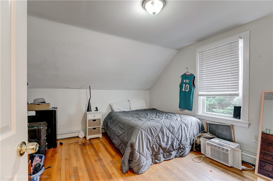 Newport, Rhode Island 02840, United States, 2 Bedrooms Bedrooms, ,1 BathroomBathrooms,Residential,Active,211006