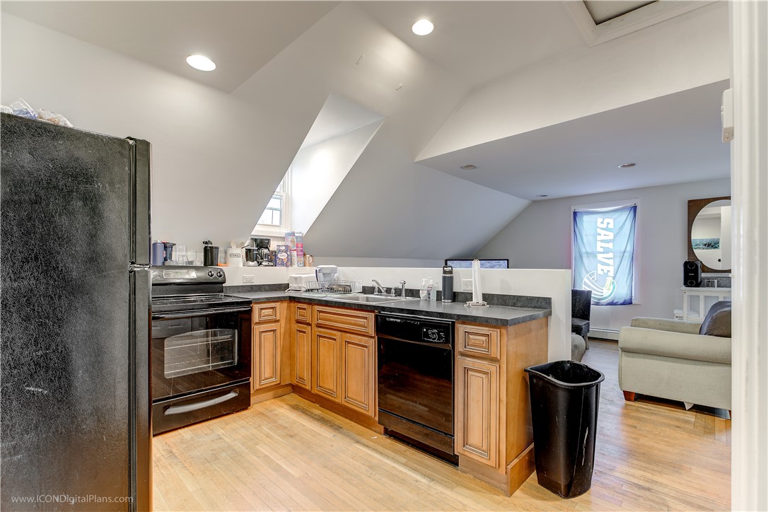 Newport, Rhode Island 02840, United States, 2 Bedrooms Bedrooms, ,1 BathroomBathrooms,Residential,Active,211006