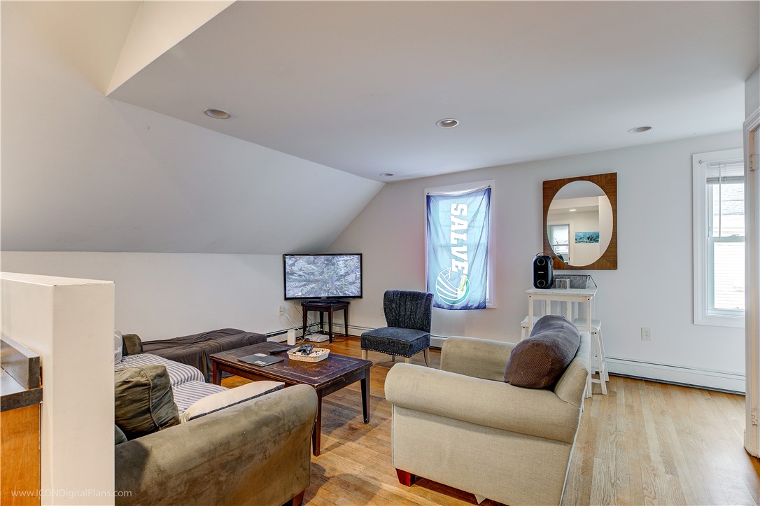 Newport, Rhode Island 02840, United States, 2 Bedrooms Bedrooms, ,1 BathroomBathrooms,Residential,Active,211006