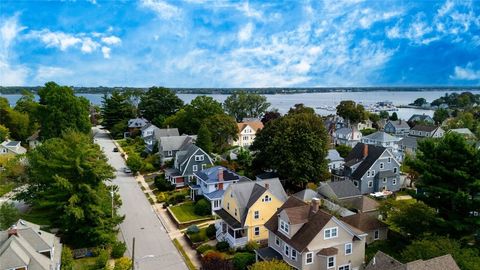 82 Sefton Drive Cranston RI 02905