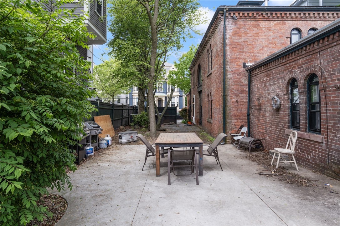 369 Thayer Street