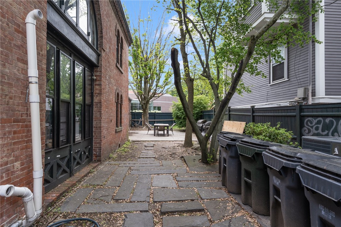 369 Thayer Street
