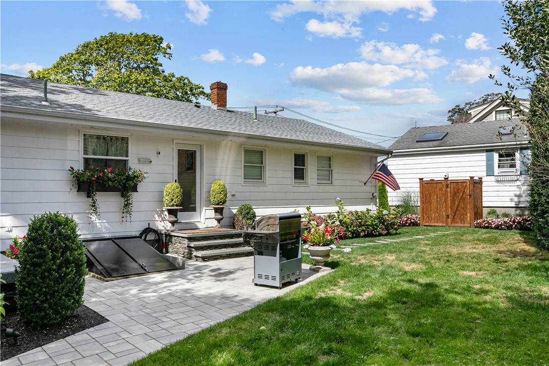 Newport, Rhode Island 02840, United States, 3 Bedrooms Bedrooms, ,2 BathroomsBathrooms,Residential,Active,227531