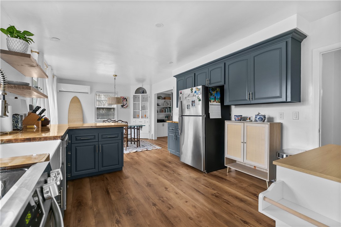 Newport, Rhode Island 02840, United States, 3 Bedrooms Bedrooms, ,2 BathroomsBathrooms,Residential,Active,227531