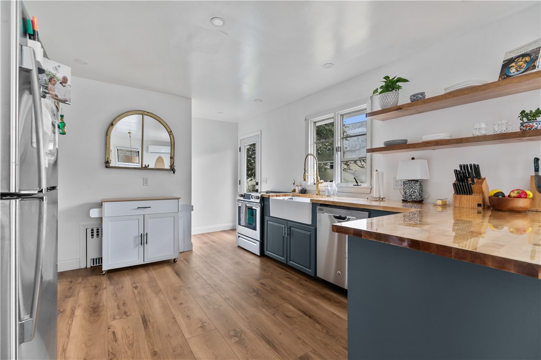 Newport, Rhode Island 02840, United States, 3 Bedrooms Bedrooms, ,2 BathroomsBathrooms,Residential,Active,227531