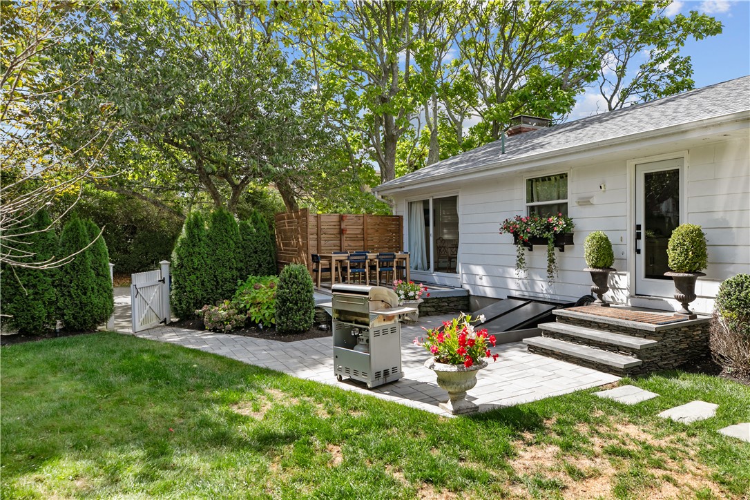 Newport, Rhode Island 02840, United States, 3 Bedrooms Bedrooms, ,2 BathroomsBathrooms,Residential,Active,227531