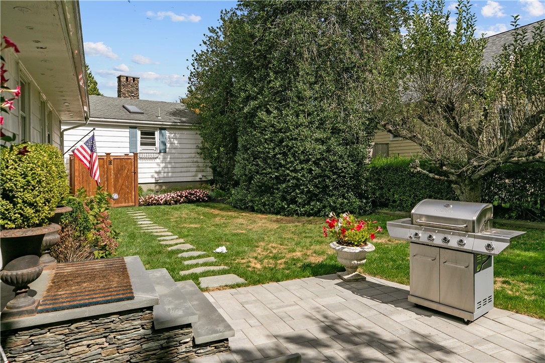 Newport, Rhode Island 02840, United States, 3 Bedrooms Bedrooms, ,2 BathroomsBathrooms,Residential,Active,227531