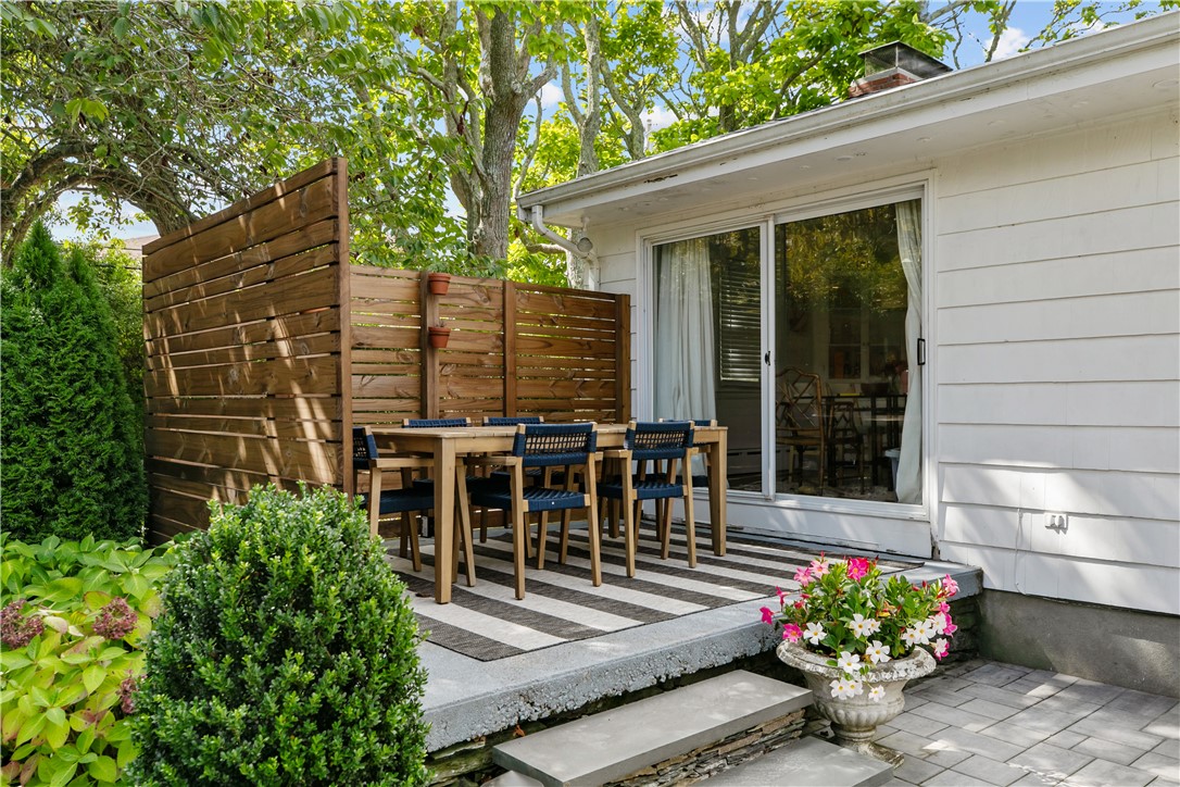 Newport, Rhode Island 02840, United States, 3 Bedrooms Bedrooms, ,2 BathroomsBathrooms,Residential,Active,227531