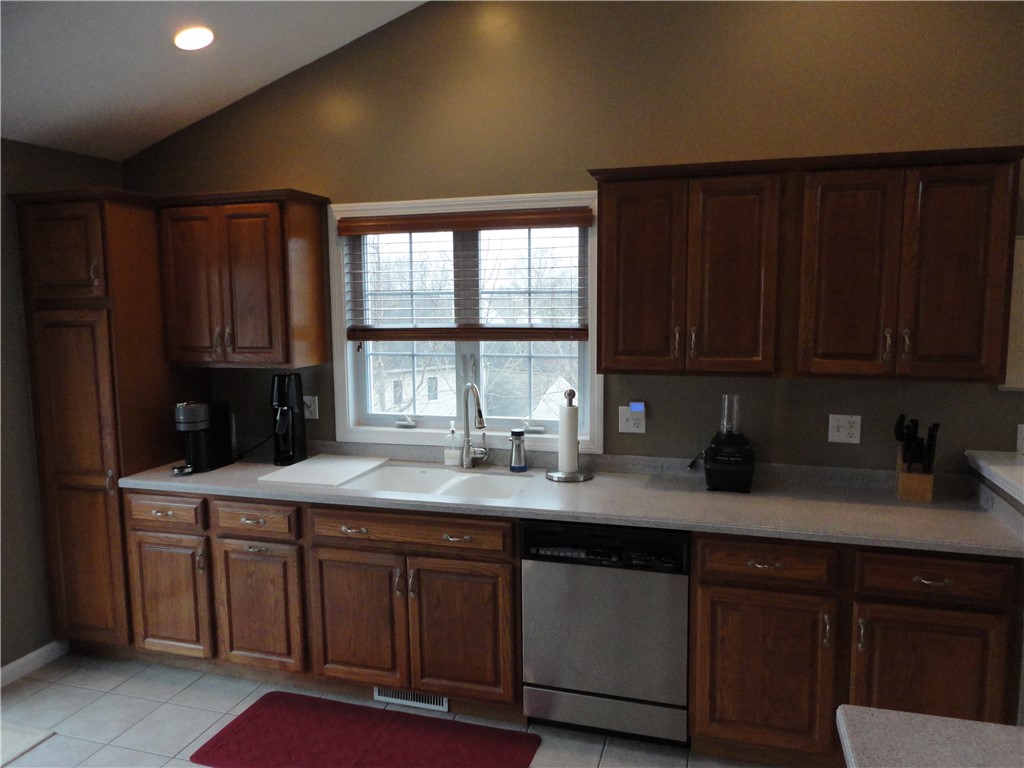 4 Queen Annes Court
