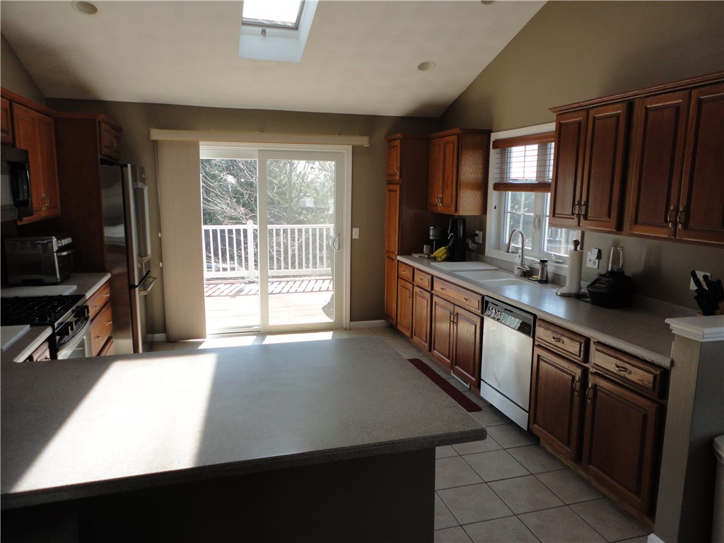 4 Queen Annes Court