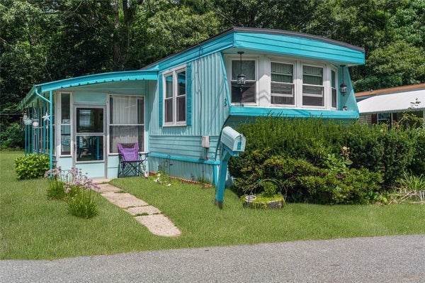 979 TOLL GATE RD, WARWICK, RI 02886 - Image 88d5620a0876a5ca4e24831ccd1fb1a2/533403023
