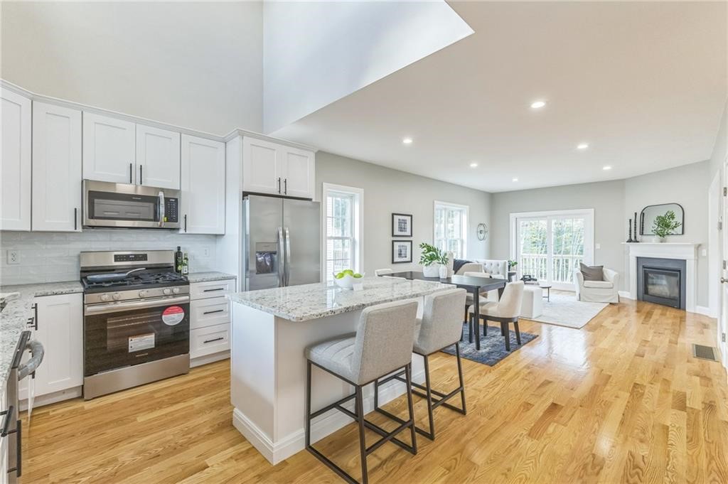 3 Old County Village Way E