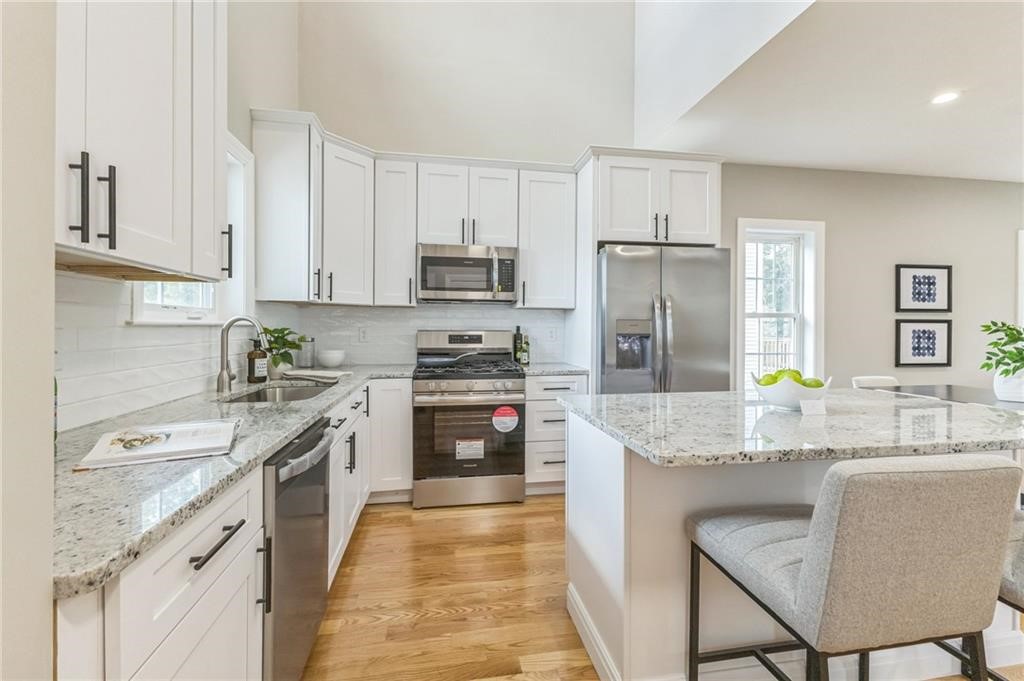 3 Old County Village Way E