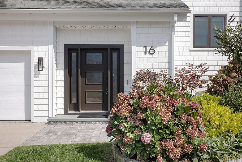 16 Larch Avenue