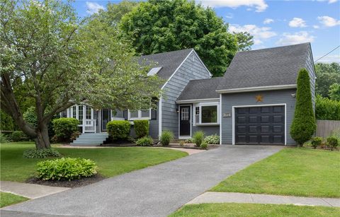 Single Family Residence in Warwick RI 70 Harborview Drive.jpg