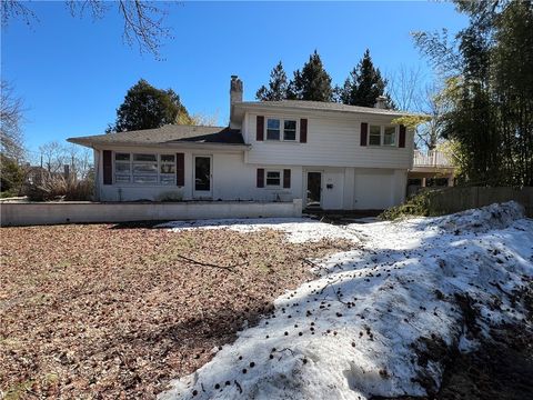 28 Hill Top Drive Warwick RI 02818