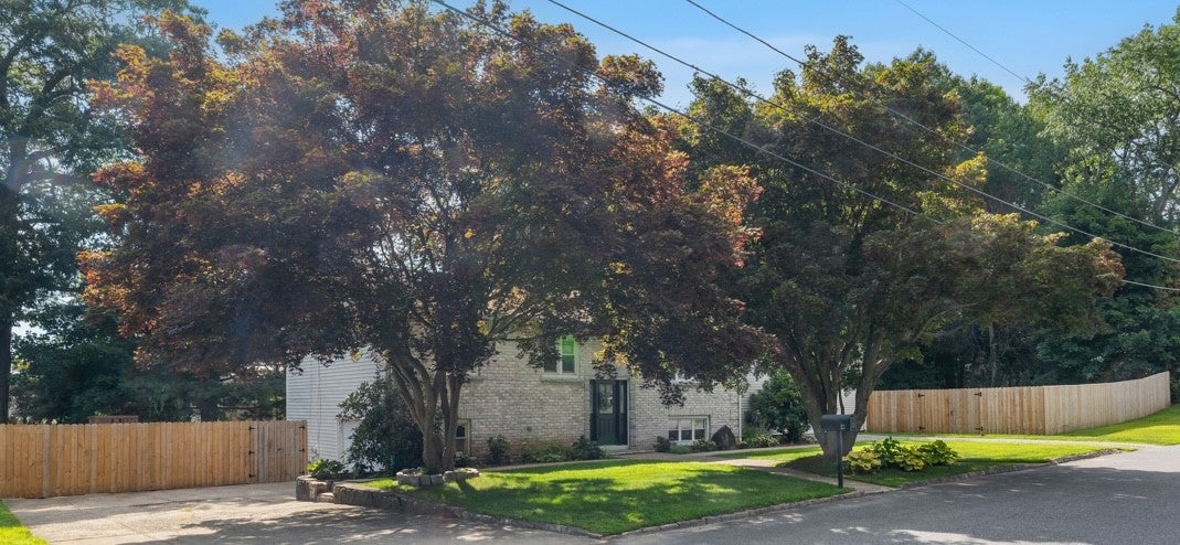 23 Woodcrest Drive