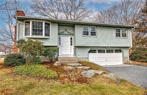 2 Simmons Road Barrington RI 02806