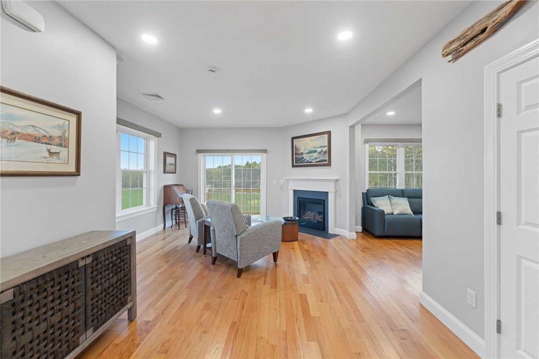 1 Old County Village Way E