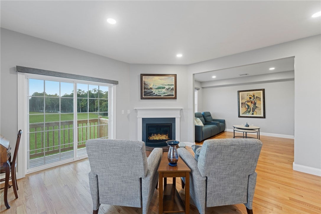 1 Old County Village Way E