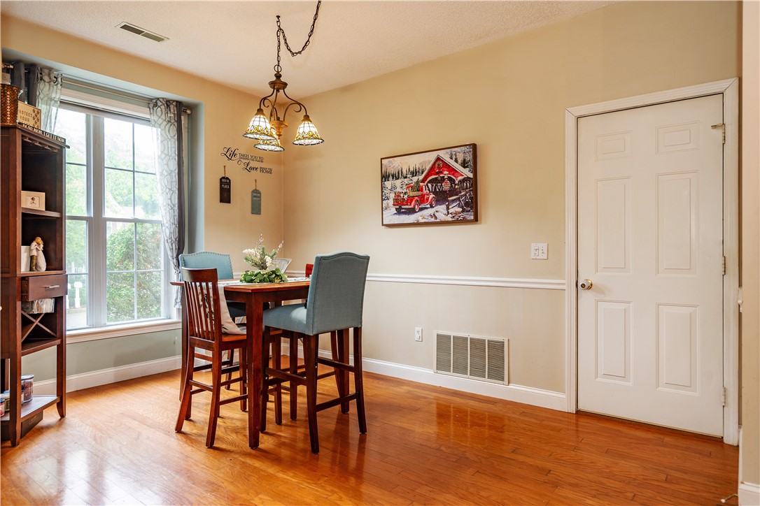 Coventry, Rhode Island 02816, United States, 3 Bedrooms Bedrooms, ,3 BathroomsBathrooms,Residential,Active,164298