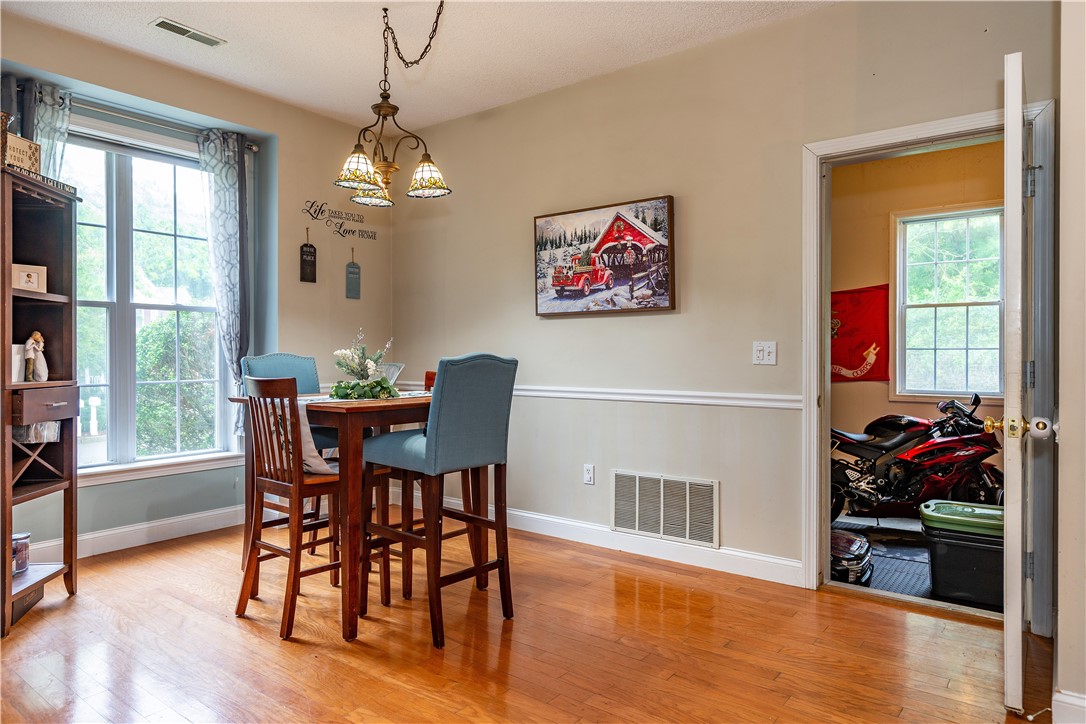 Coventry, Rhode Island 02816, United States, 3 Bedrooms Bedrooms, ,3 BathroomsBathrooms,Residential,Active,164298