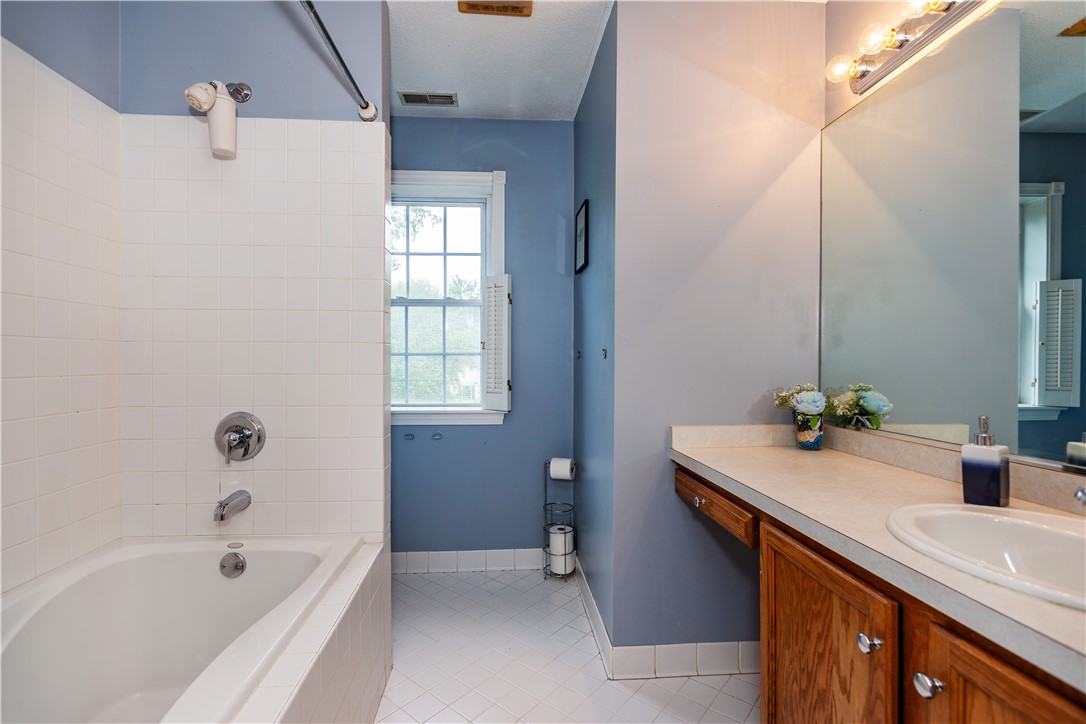 Coventry, Rhode Island 02816, United States, 3 Bedrooms Bedrooms, ,3 BathroomsBathrooms,Residential,Active,164298