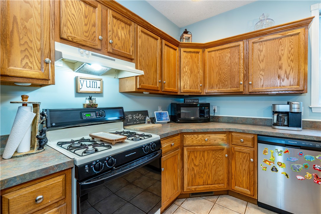 Coventry, Rhode Island 02816, United States, 3 Bedrooms Bedrooms, ,3 BathroomsBathrooms,Residential,Active,164298