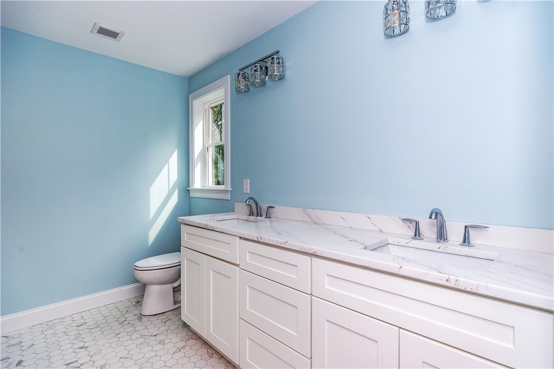 Warwick, Rhode Island 02818, United States, 4 Bedrooms Bedrooms, ,3 BathroomsBathrooms,Residential,Active,240396