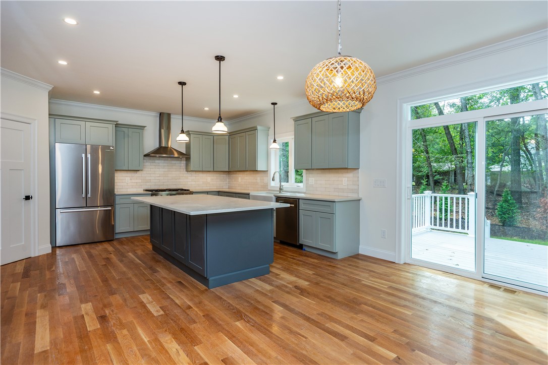 Warwick, Rhode Island 02818, United States, 4 Bedrooms Bedrooms, ,3 BathroomsBathrooms,Residential,Active,240396