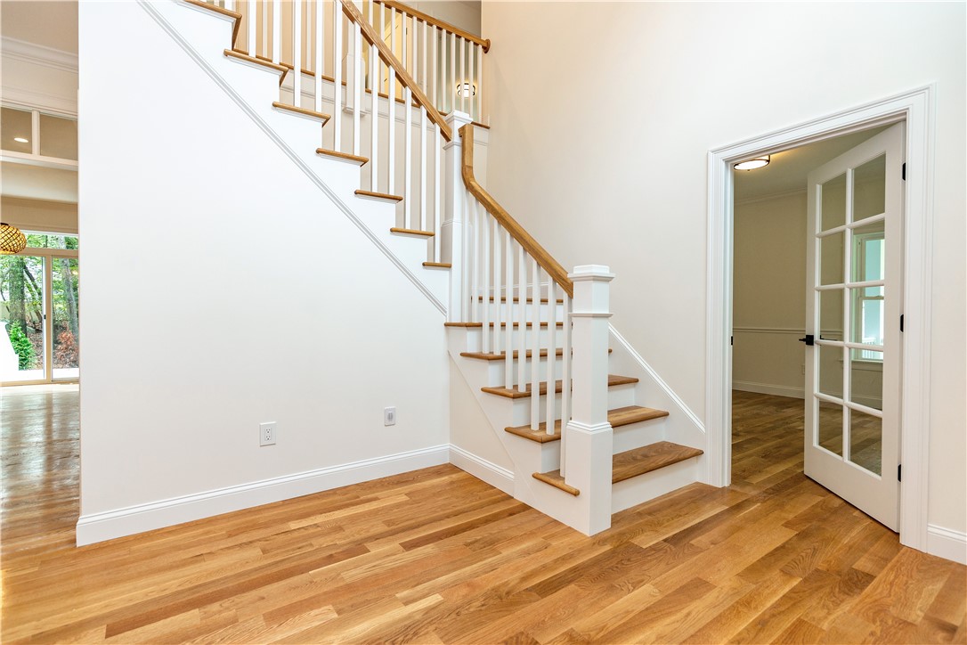 Warwick, Rhode Island 02818, United States, 4 Bedrooms Bedrooms, ,3 BathroomsBathrooms,Residential,Active,240396