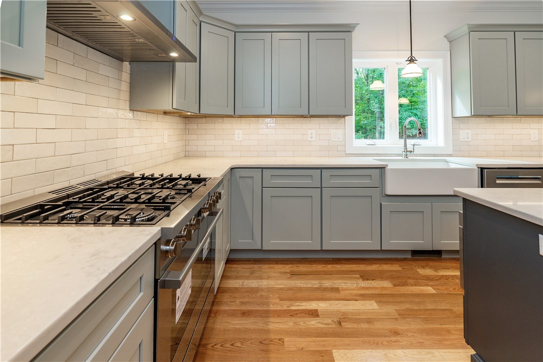 Warwick, Rhode Island 02818, United States, 4 Bedrooms Bedrooms, ,3 BathroomsBathrooms,Residential,Active,240396