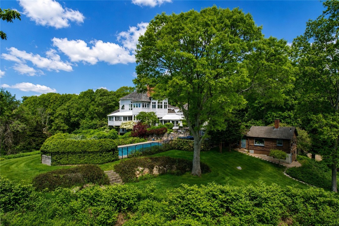18 E Hills Road