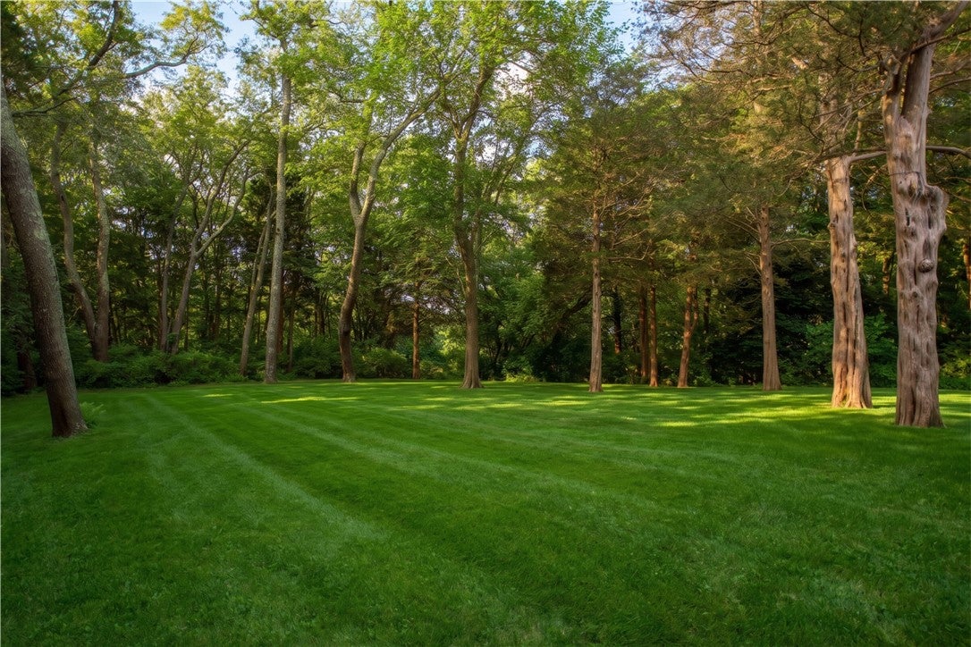 102 Windward Walk