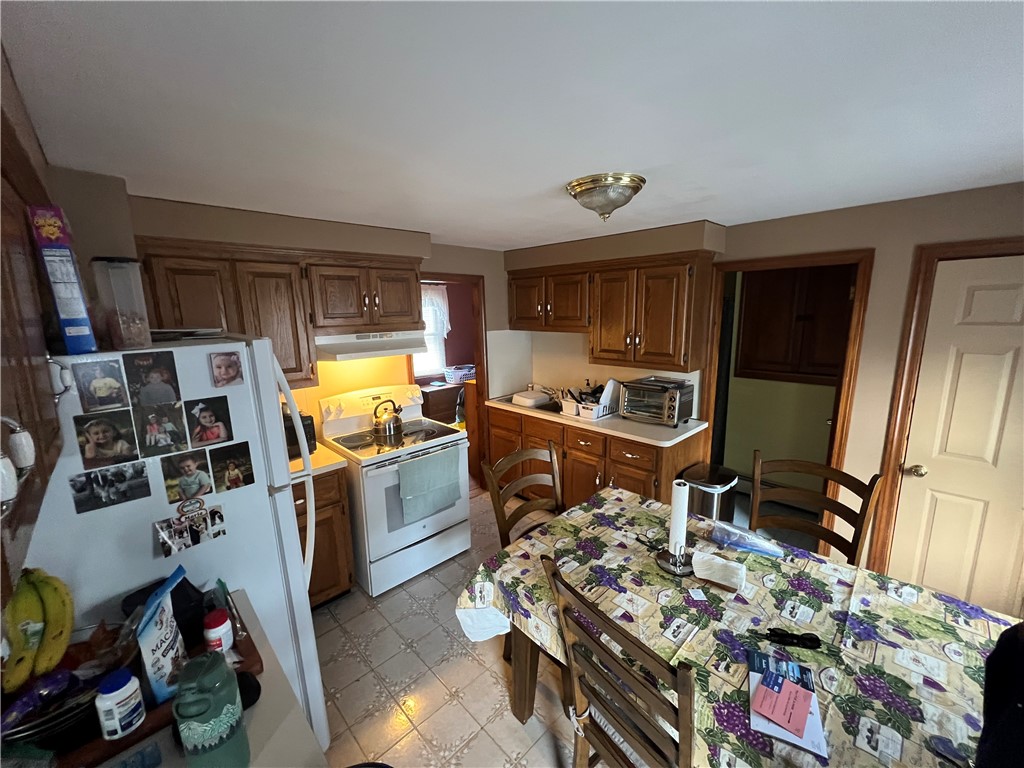 Coventry, Rhode Island 02816, United States, 4 Bedrooms Bedrooms, ,2 BathroomsBathrooms,Residential,Pending,115018