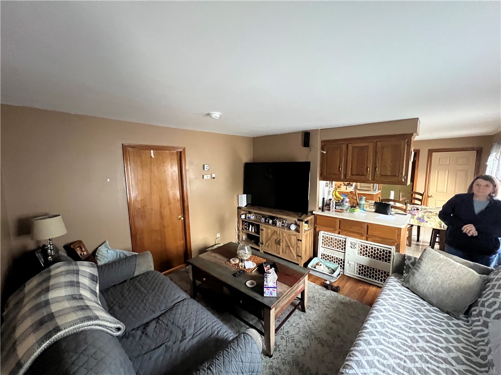 Coventry, Rhode Island 02816, United States, 4 Bedrooms Bedrooms, ,2 BathroomsBathrooms,Residential,Pending,115018