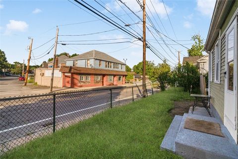 Single Family Residence in Johnston RI 114 Putnam Avenue 33.jpg