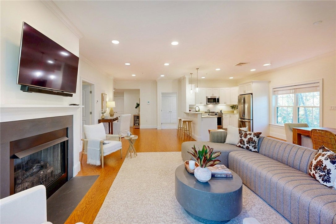 1404 South County Trail 203